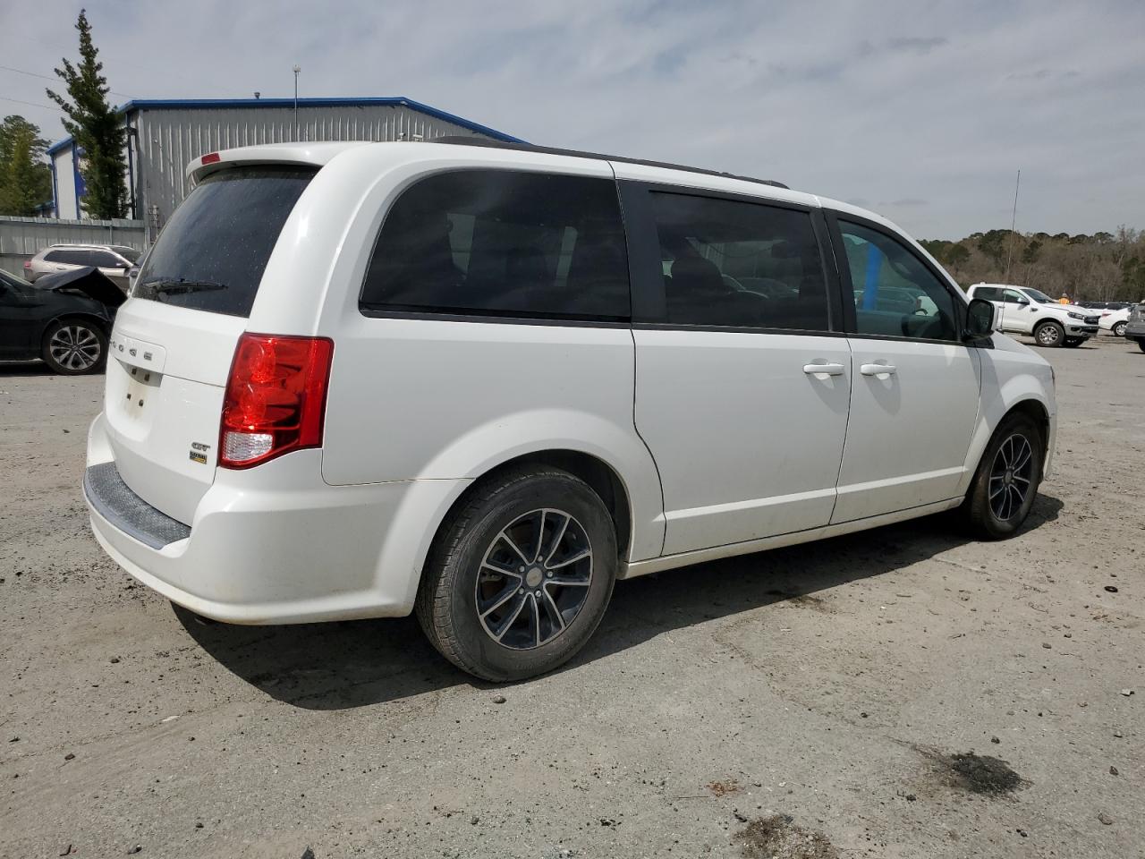 2018 Dodge Caravan - Image 3