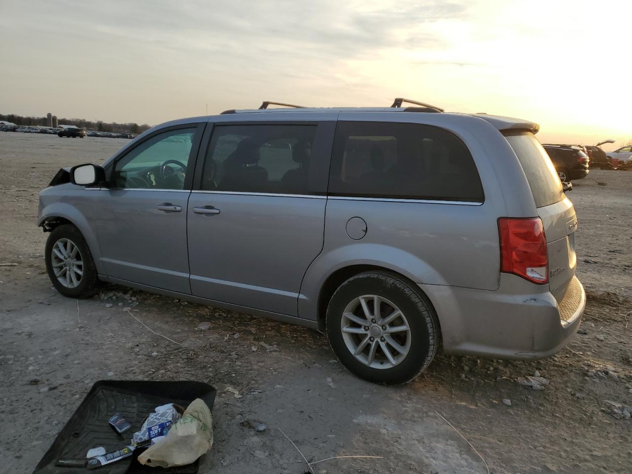 2019 Dodge Caravan - Image 2