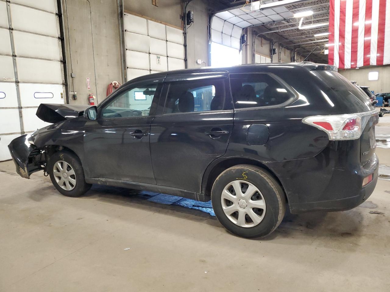 2014 Mitsubishi Outlander - Image 2