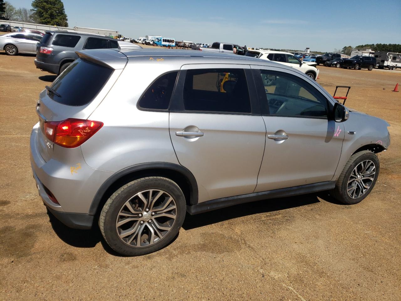 2019 Mitsubishi Outlander - Image 3