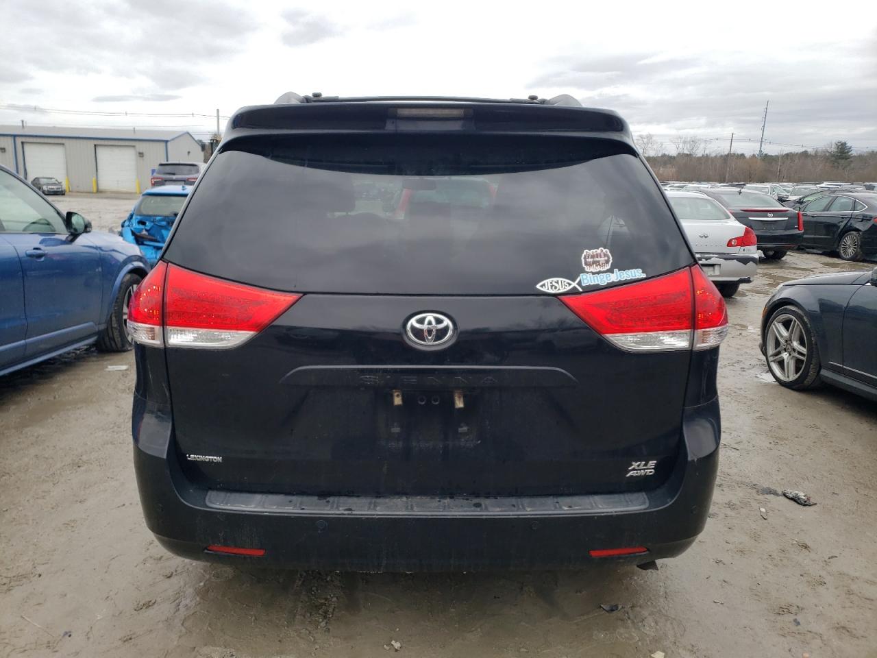 2011 Toyota Sienna - Image 6