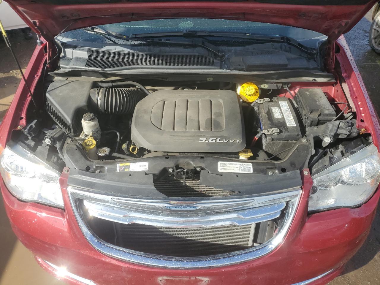 2015 Chrysler Town & Country - Image 12