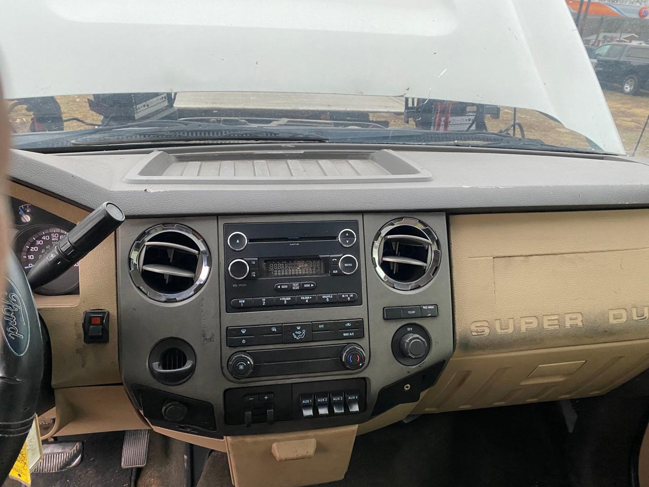 2011 Ford F550 - Image 9