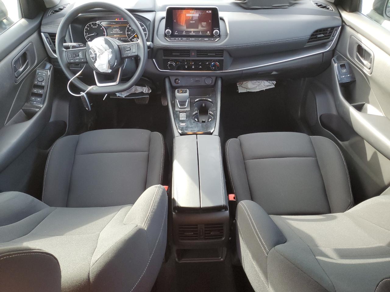 2024 Nissan Rogue - Image 8
