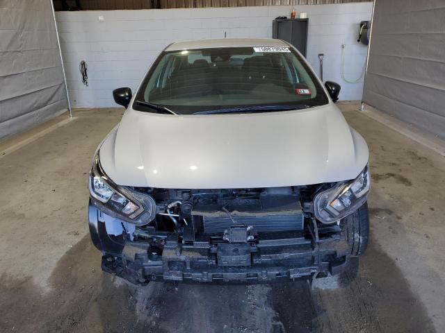  NISSAN VERSA 2022 Srebrny