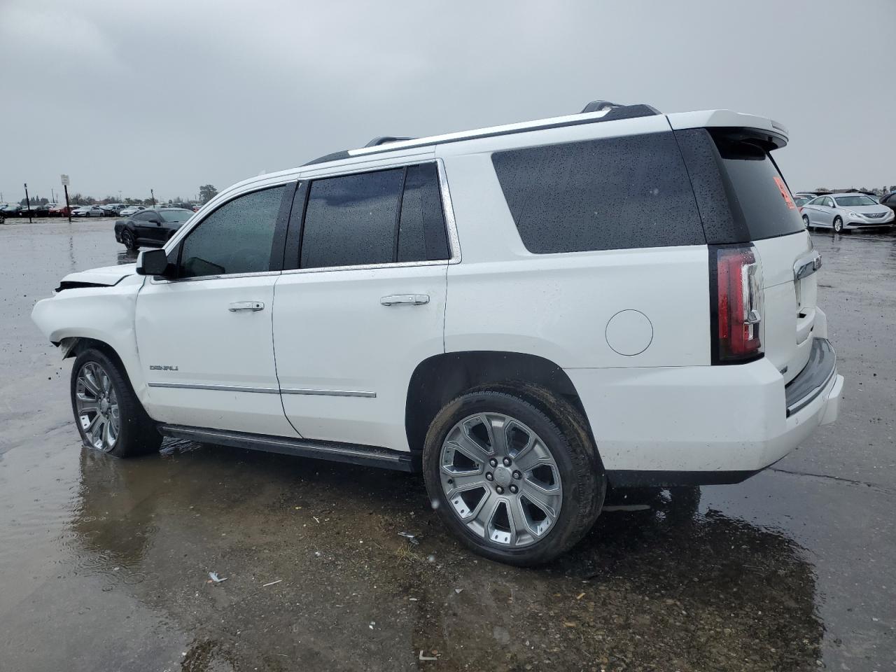 2016 GMC Yukon - Image 2