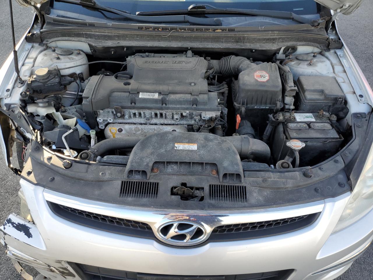 2010 Hyundai Elantra - Image 13