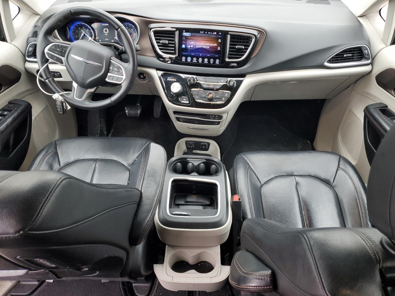 2017 Chrysler Pacifica - Image 8