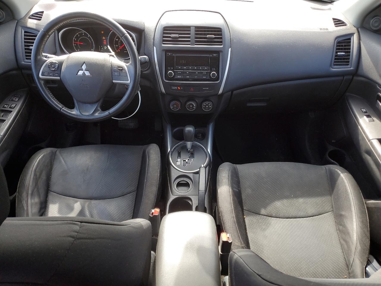2014 Mitsubishi Outlander - Image 8