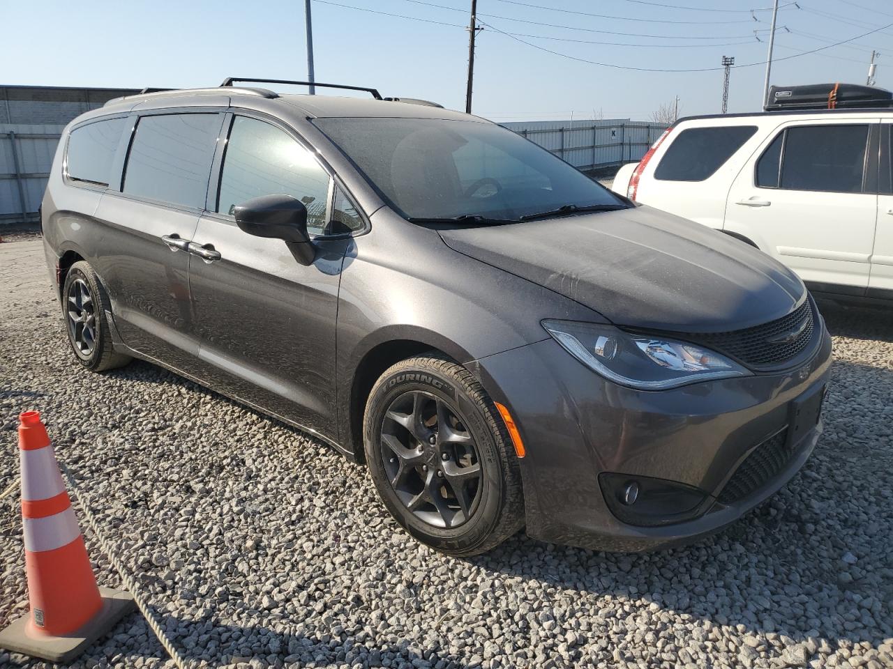 2018 Chrysler Pacifica - Image 4