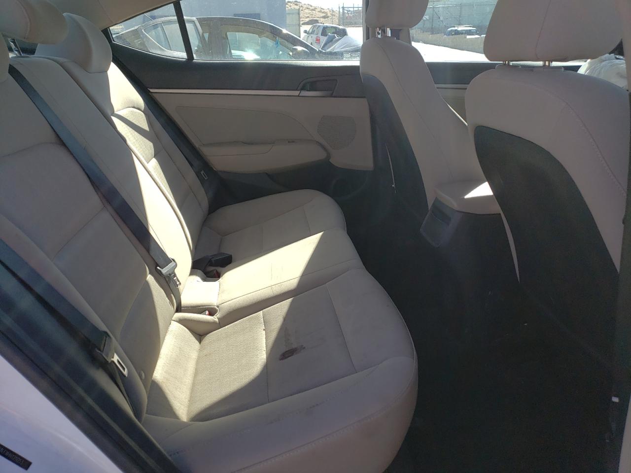 2017 Hyundai Elantra - Image 11