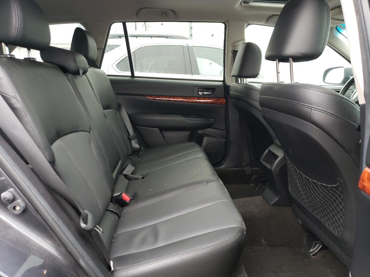 2011 Subaru Outback - Image 11