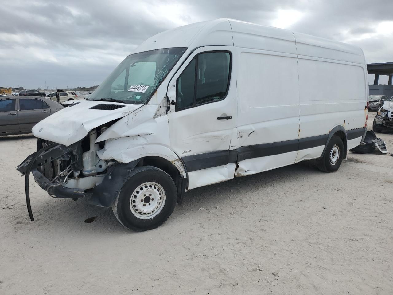 West Palm Beach, FL에서 판매 중인 2014 Mercedes-Benz Sprinter 2500 - Side