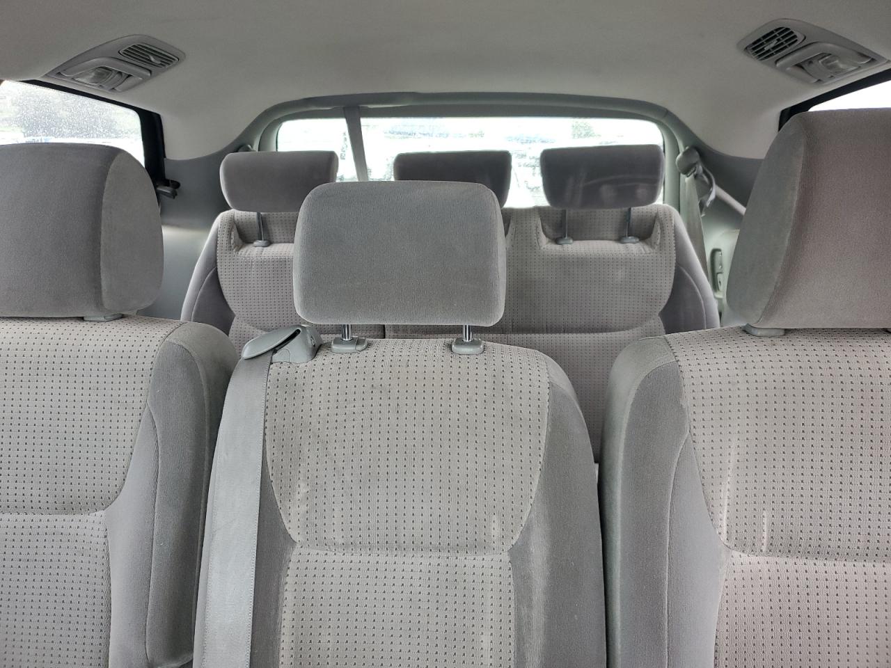 2010 Toyota Sienna - Image 10