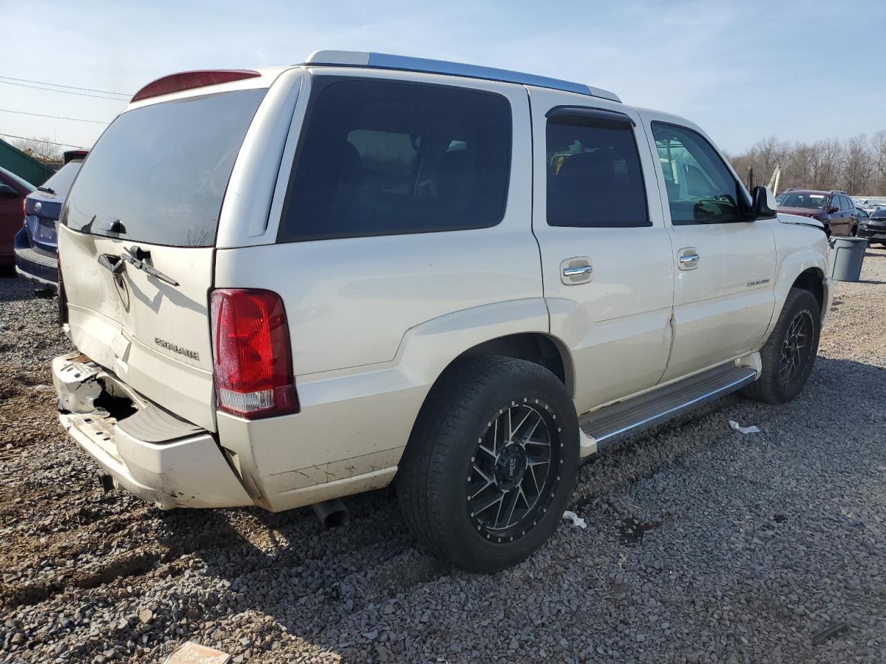 2005 Cadillac Escalade - Image 3