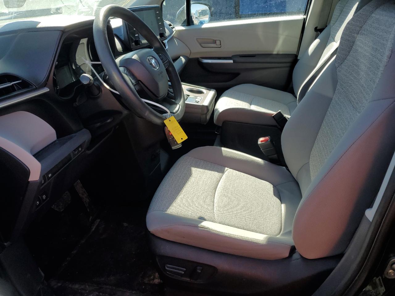 2022 Toyota Sienna - Image 7