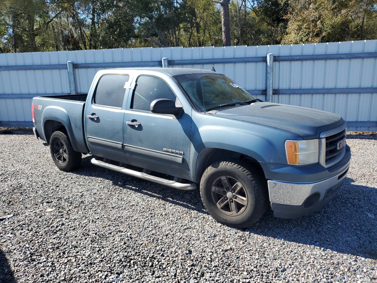 2011 GMC Sierra - Image 4