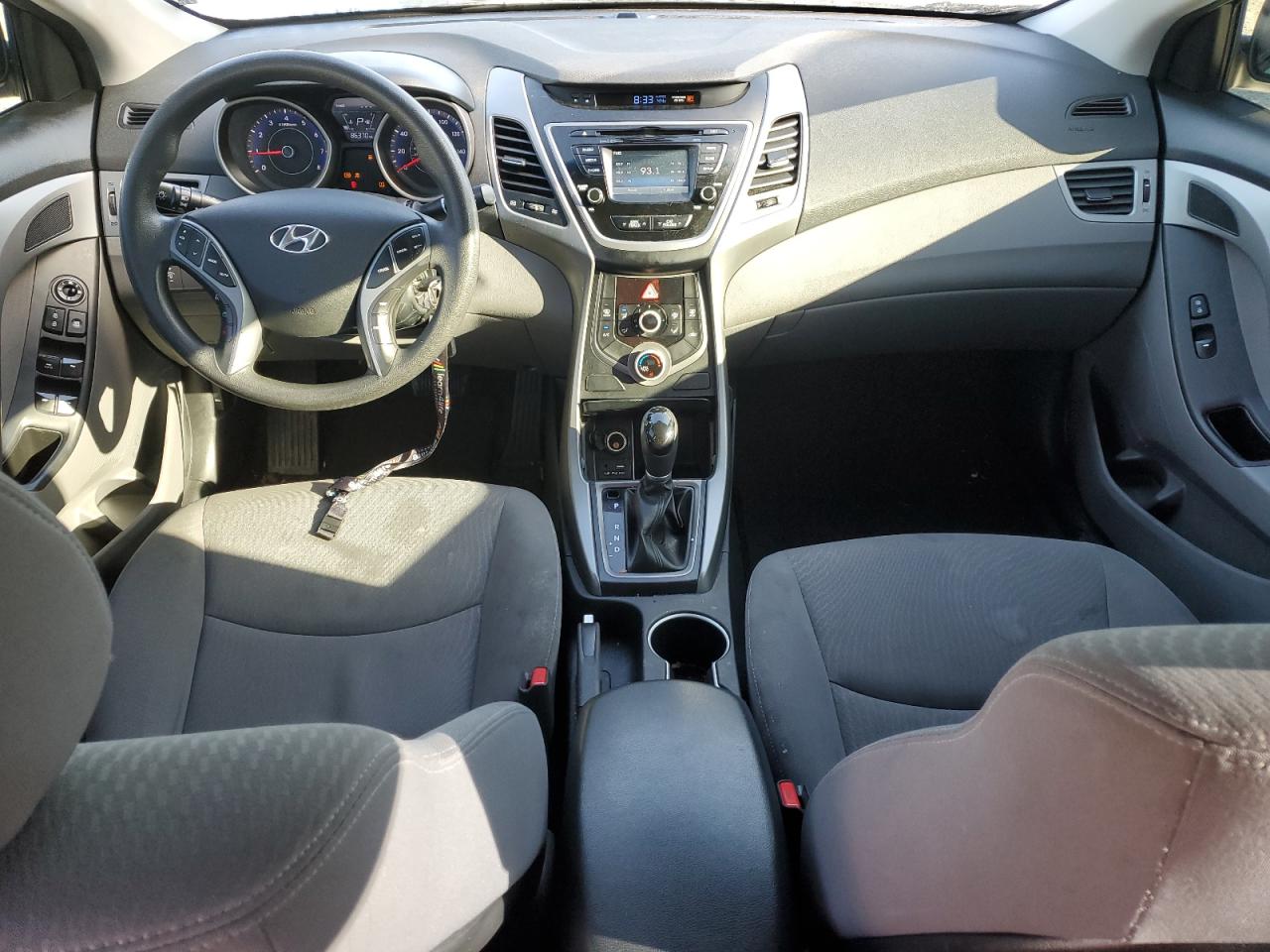 2016 Hyundai Elantra - Image 8