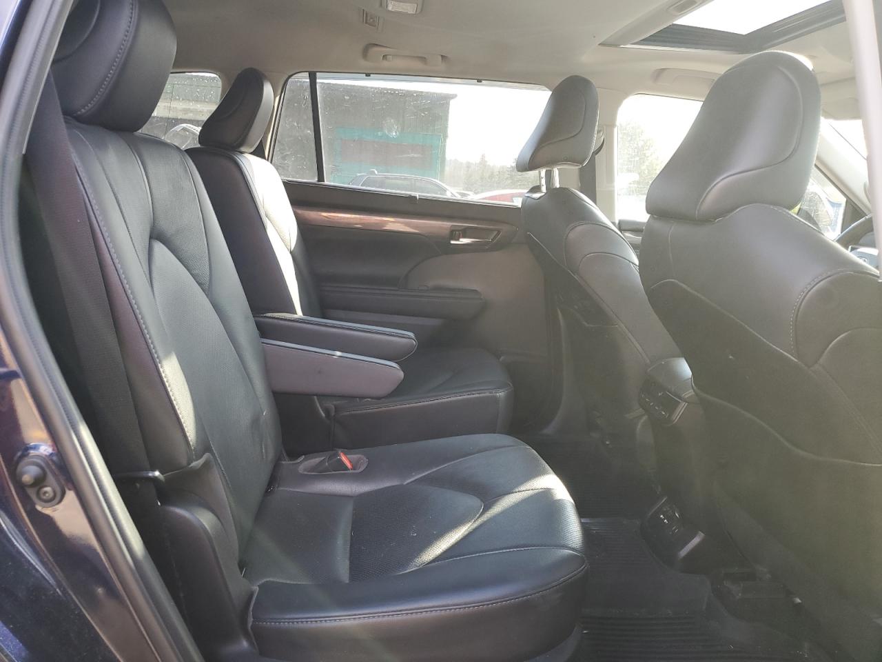 2021 Toyota Highlander - Image 11