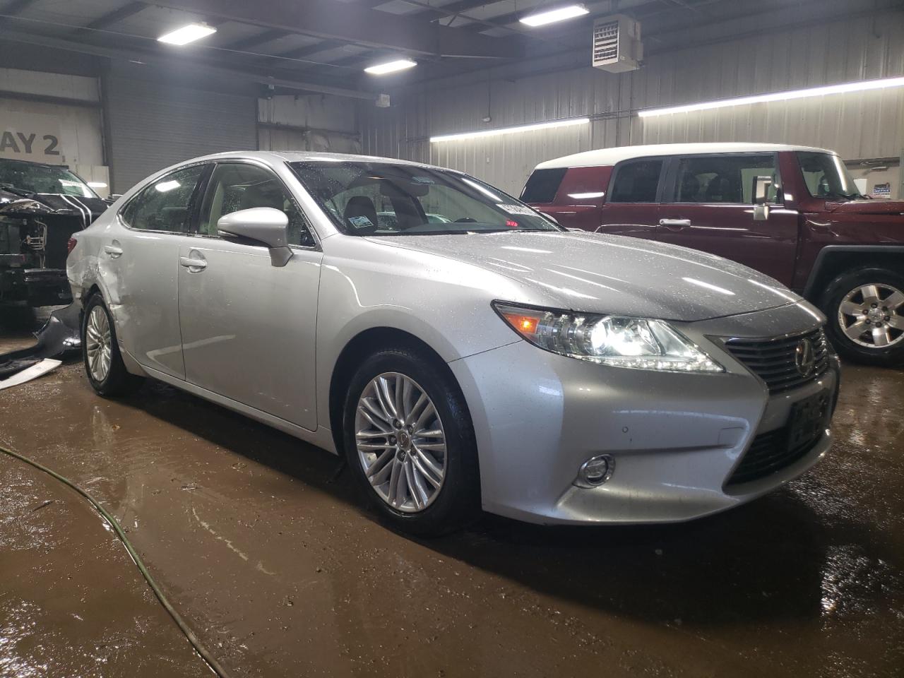 2015 Lexus ES - Image 4