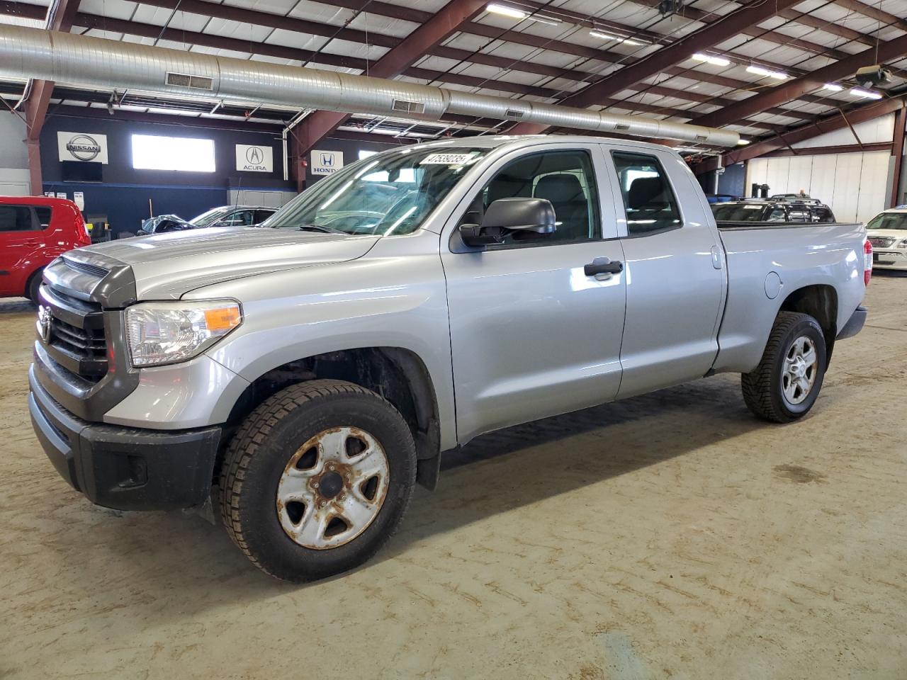 East Granby, CT에서 판매 중인 2015 Toyota Tundra Double Cab Sr - Minor Dent/Scratches