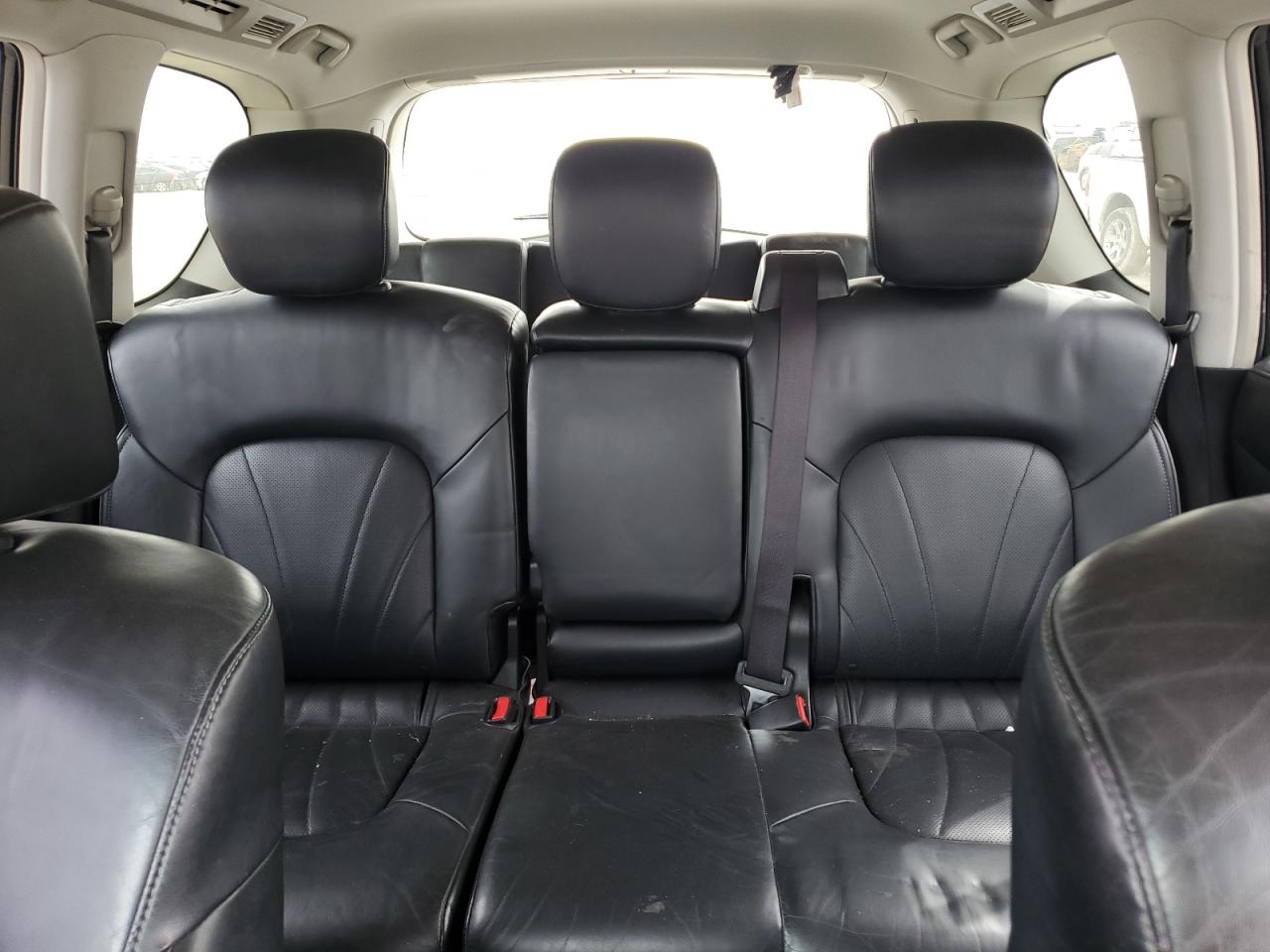 2016 Infiniti QX80 - Image 10