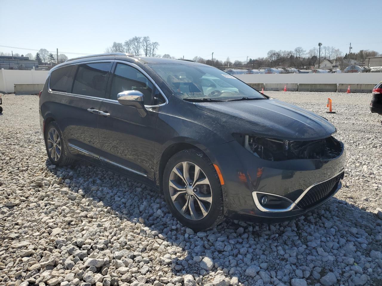 2017 Chrysler Pacifica - Image 4