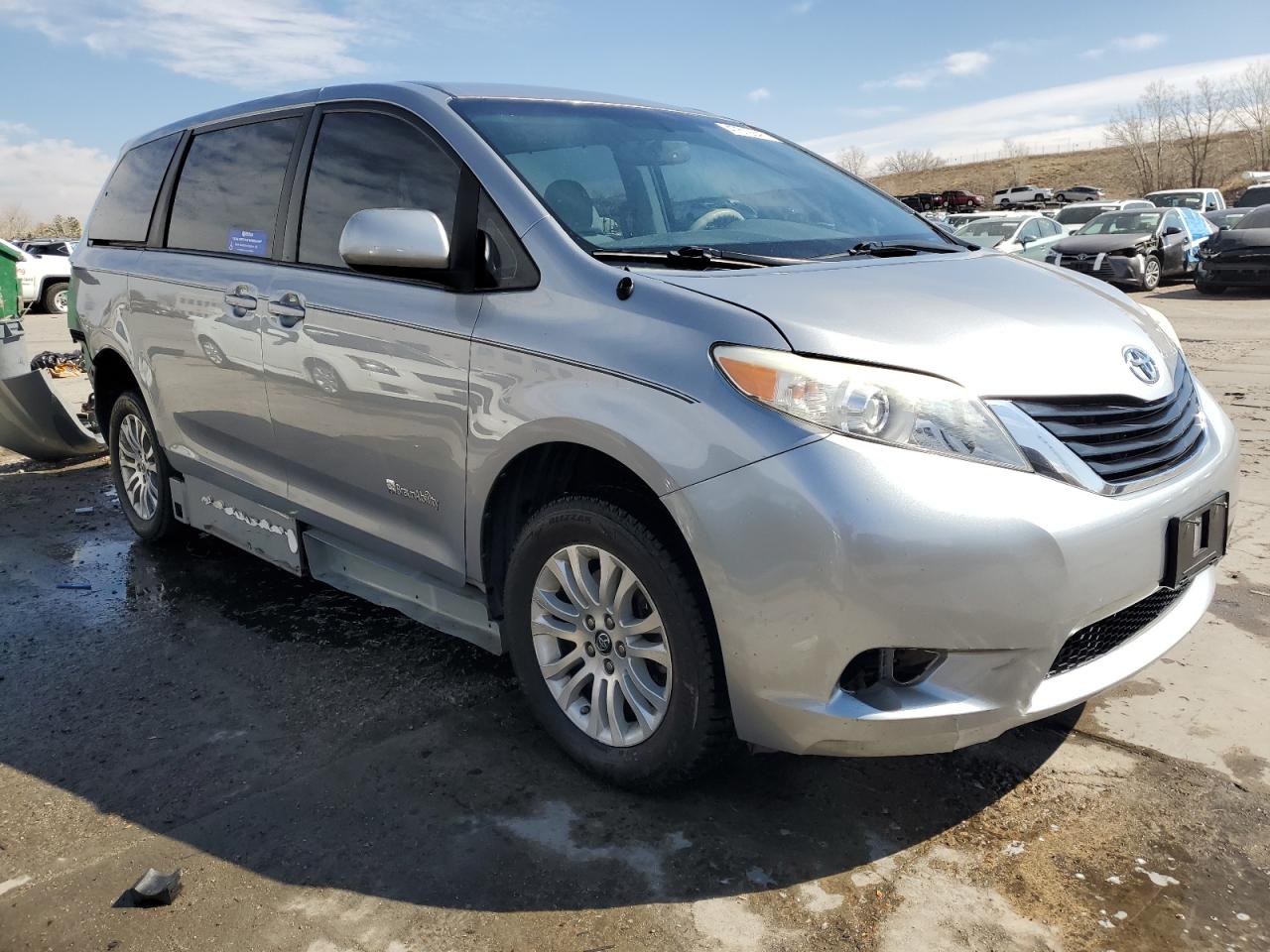 2011 Toyota Sienna - Image 4