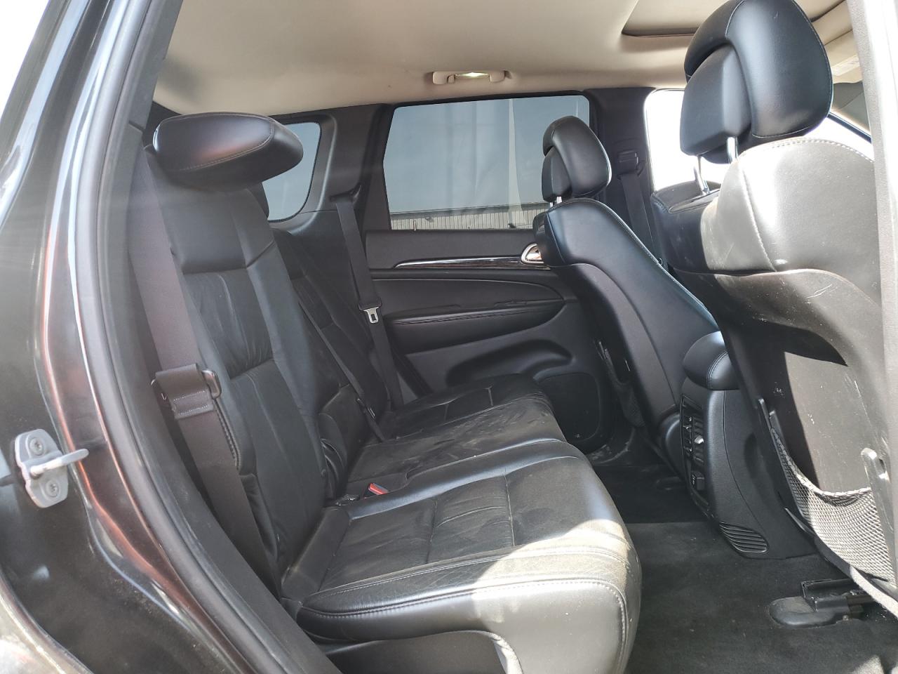 2012 Jeep Grand Cherokee - Image 11