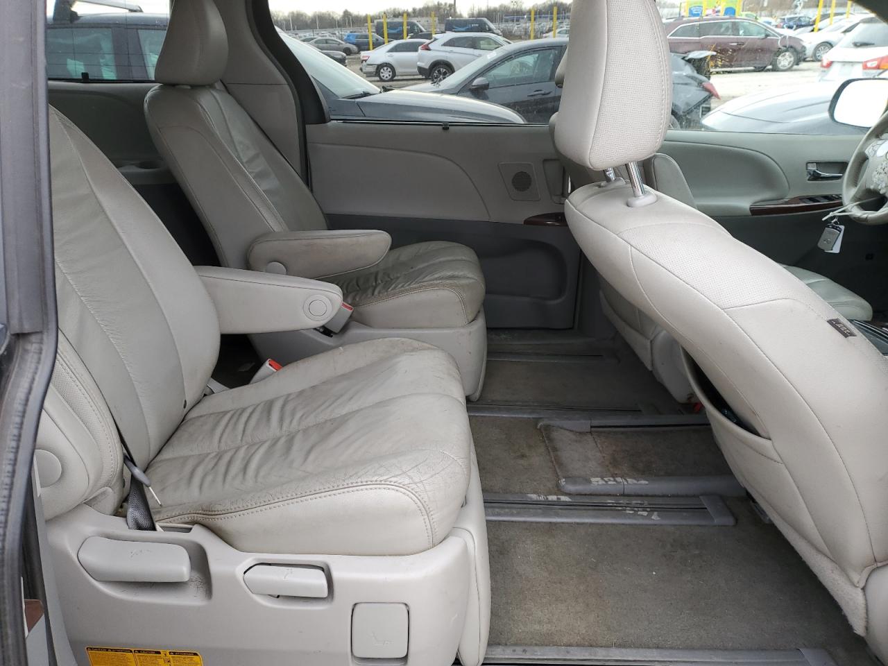 2014 Toyota Sienna - Image 11