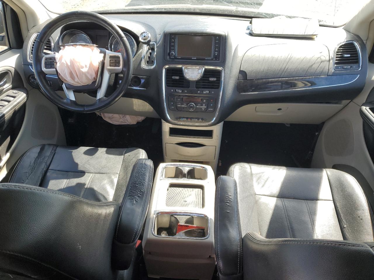 2015 Chrysler Town & Country - Image 8