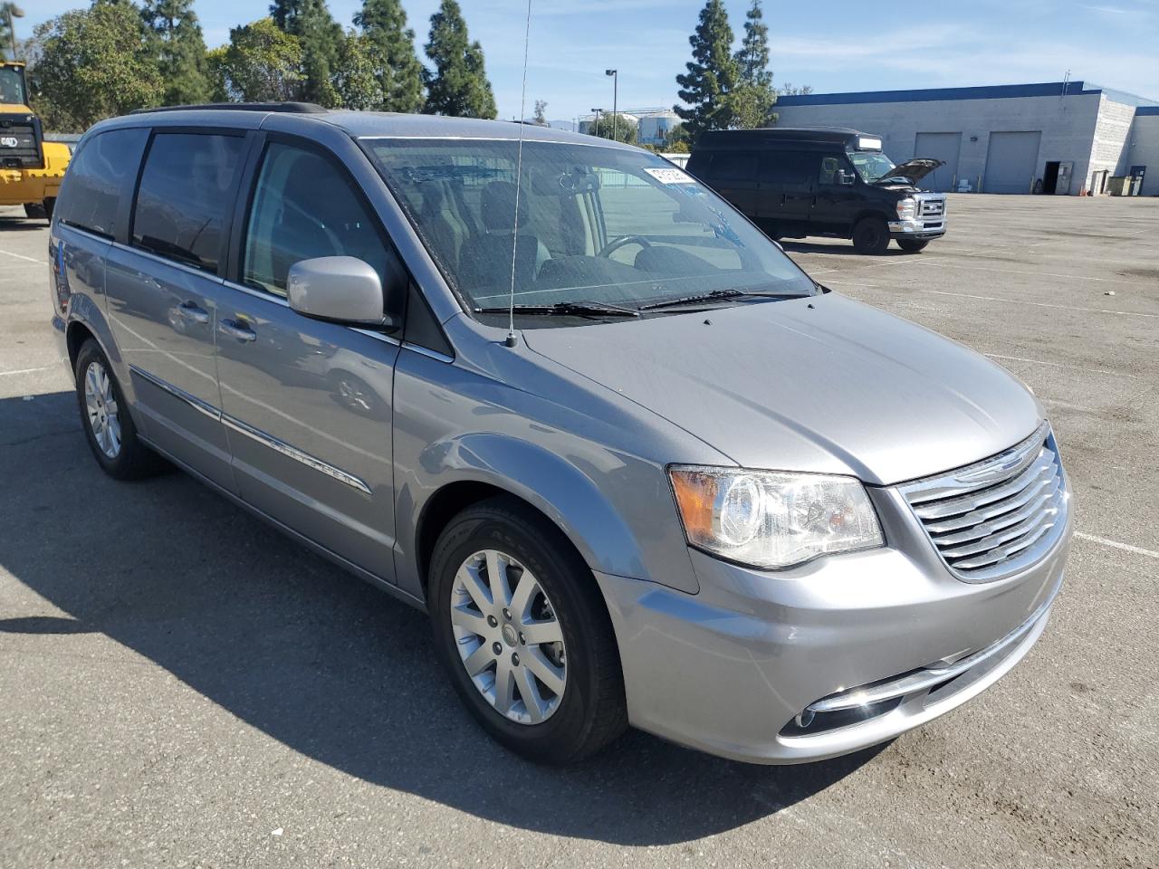 2016 Chrysler Town & Country - Image 4