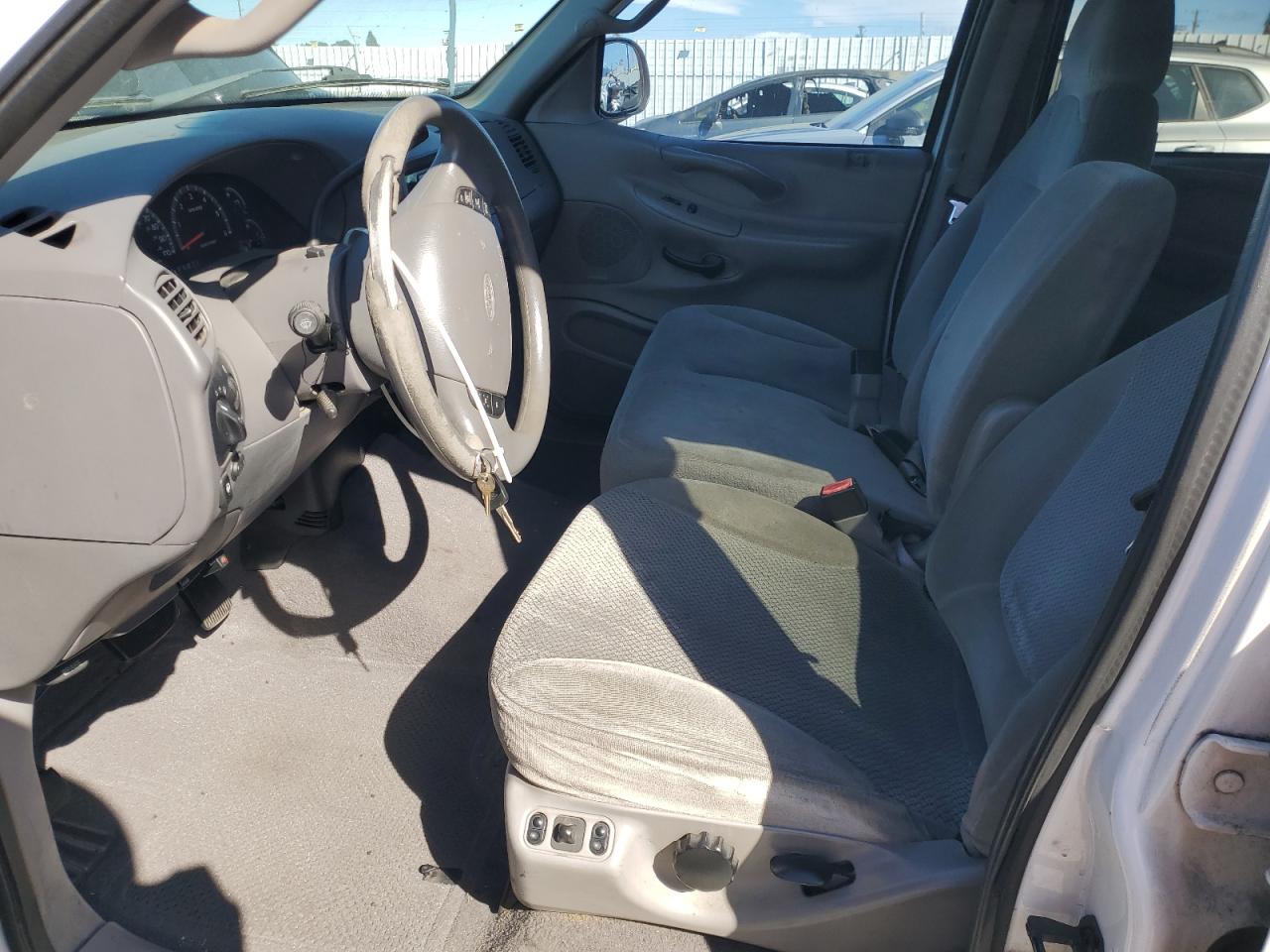2001 Ford Expedition - Image 7