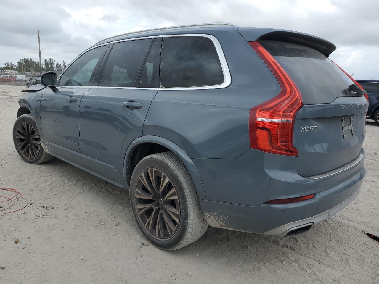 2021 Volvo XC90 - Image 2