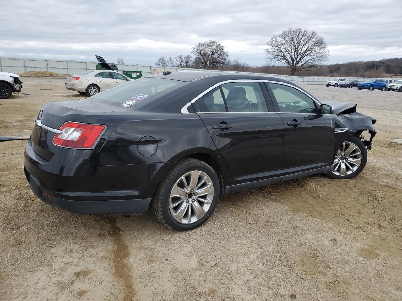 2011 Ford Taurus - Image 3