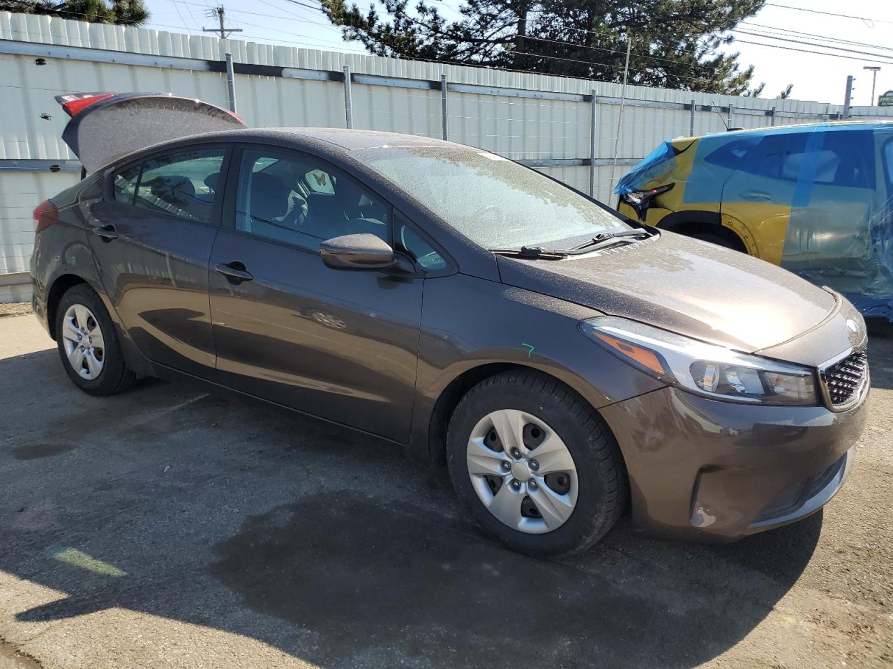 2017 Kia Forte - Image 4
