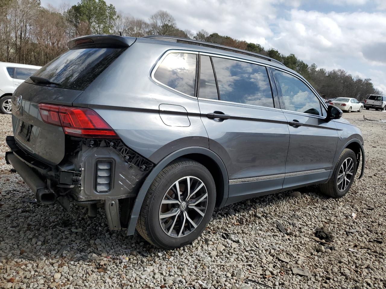2021 Volkswagen Tiguan - Image 3