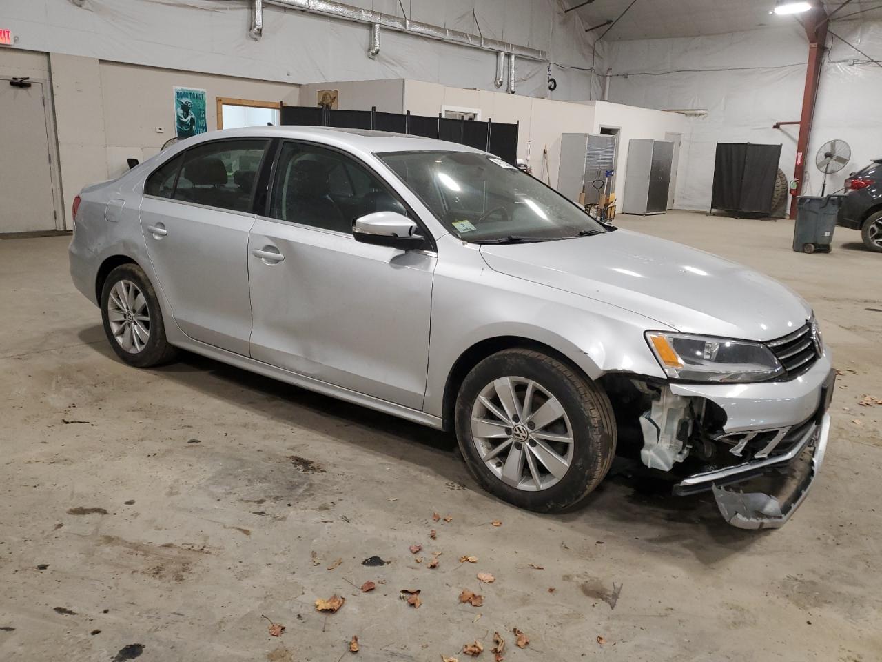 2015 Volkswagen Jetta - Image 4