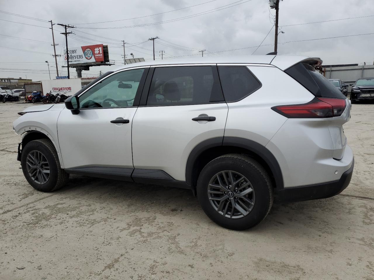 2024 Nissan Rogue - Image 2