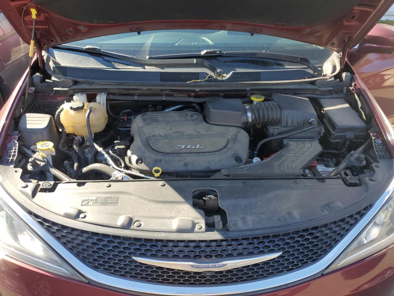 2017 Chrysler Pacifica - Image 12