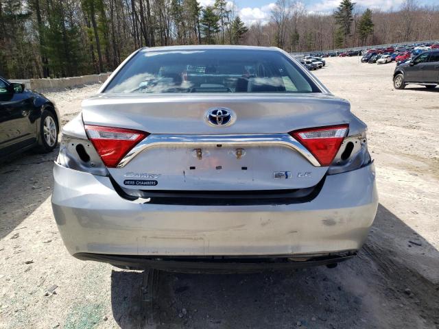 Sedans TOYOTA CAMRY 2017 Srebrny