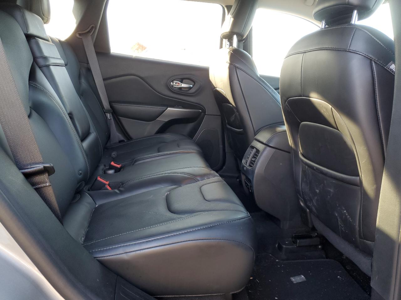 2019 Jeep Grand Cherokee - Image 11