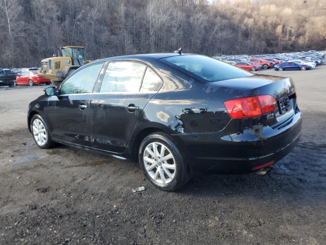 2014 Volkswagen Jetta - Image 2