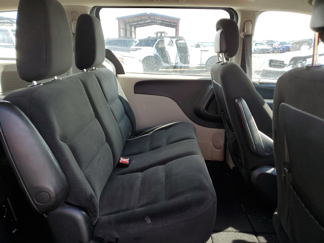 2016 Dodge Caravan - Image 11
