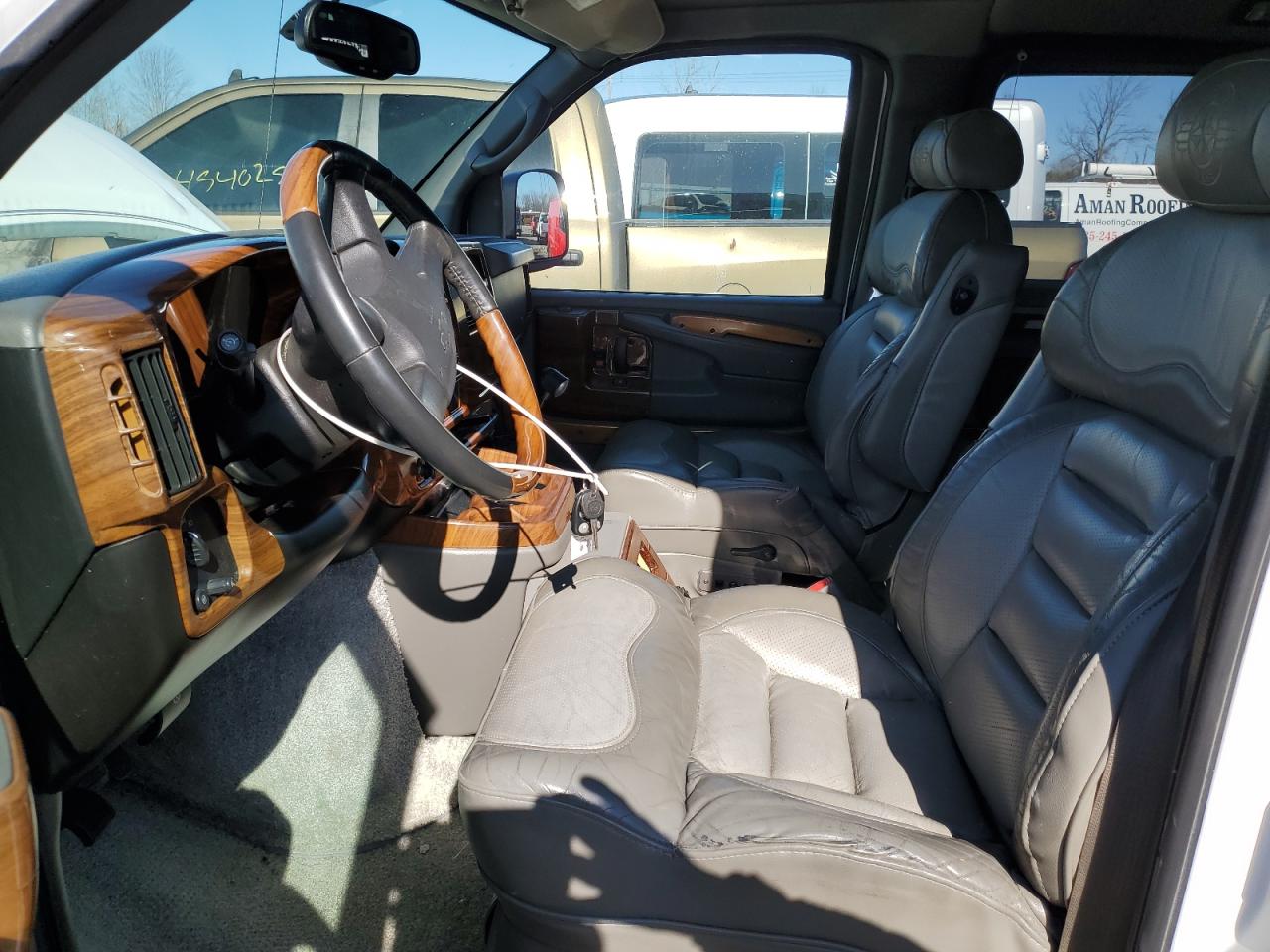2005 Chevrolet Express - Image 7