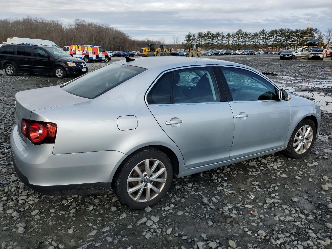 2010 Volkswagen Jetta - Image 3