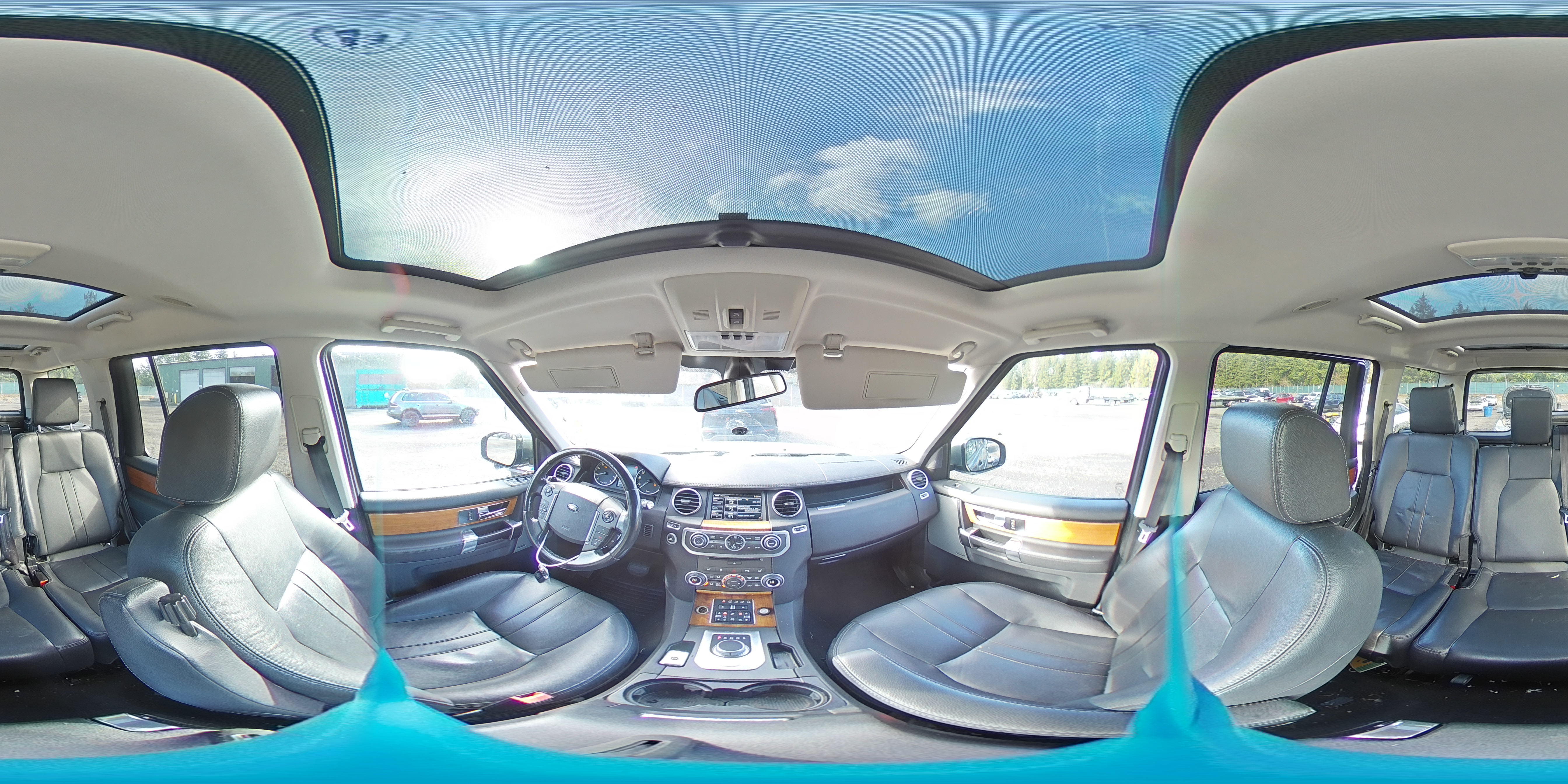 2014 Land Rover LR4 - Image 13