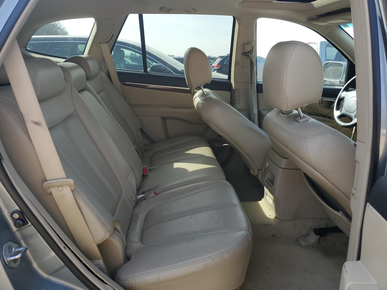 2009 Hyundai Santa Fe - Image 11