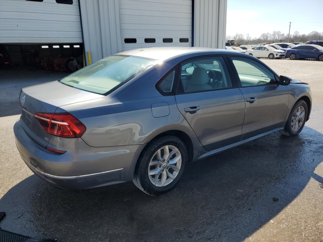 2018 Volkswagen Passat - Image 3