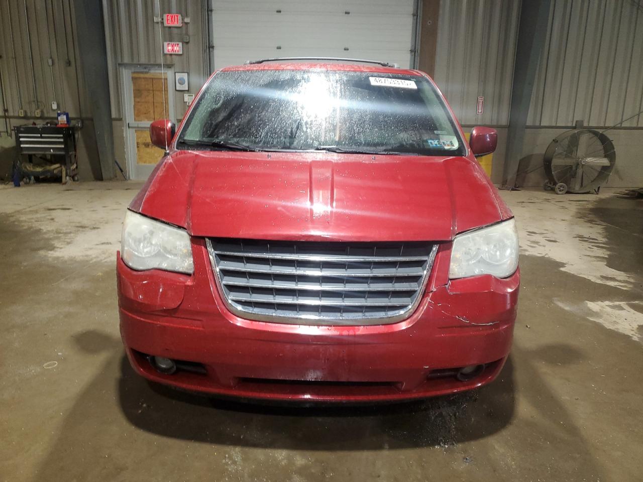 2010 Chrysler Town & Country - Image 5